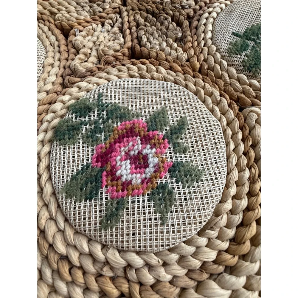 VTG 1970s Cottagecore Raffia Straw Needlepoint Rose Floral Table Trivet mat